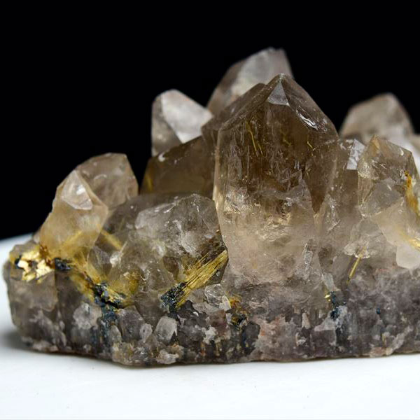 ゴールドルチル ルチルクォーツクラスター原石を卸価格で販売中