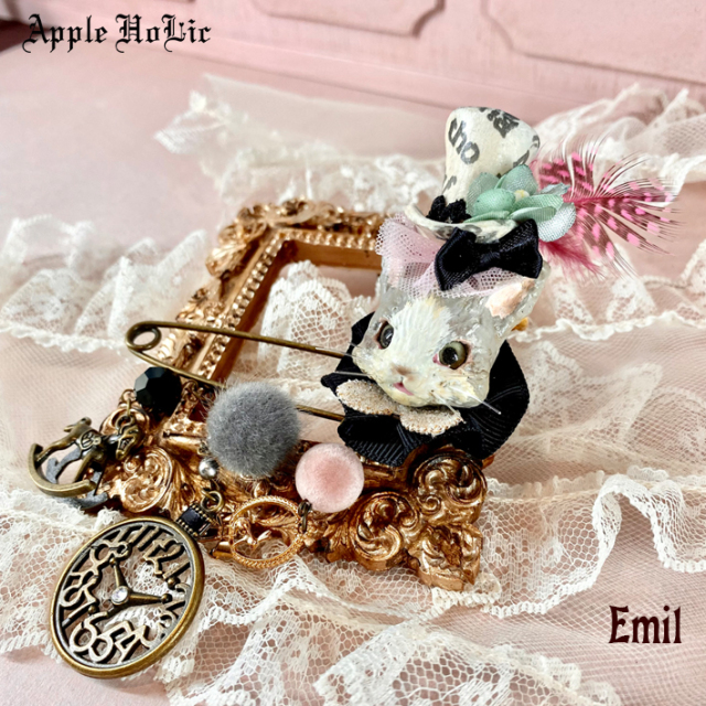 アップルホリックのピンブローチ 【 灰猫 エーミール Gray Cat Emil