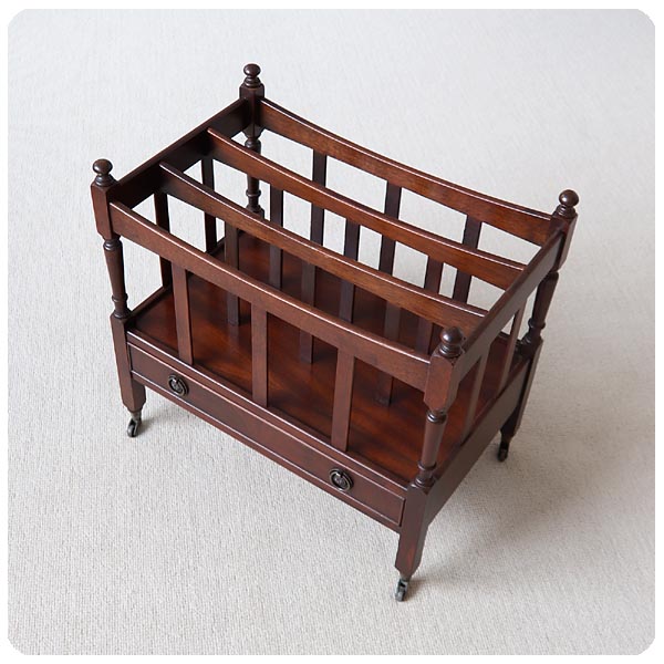 イギリス アンティーク家具 キャスター付きマガジンラック