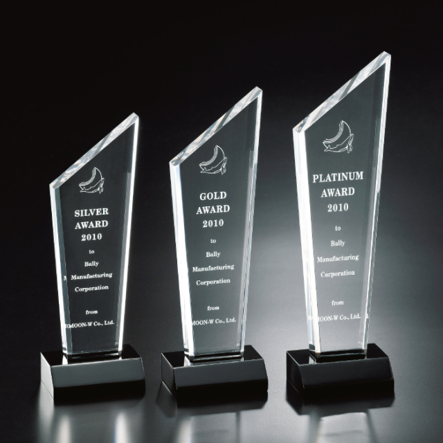 アクリル製トロフィー 表面レーザー彫刻 L18-02 Bサイズ