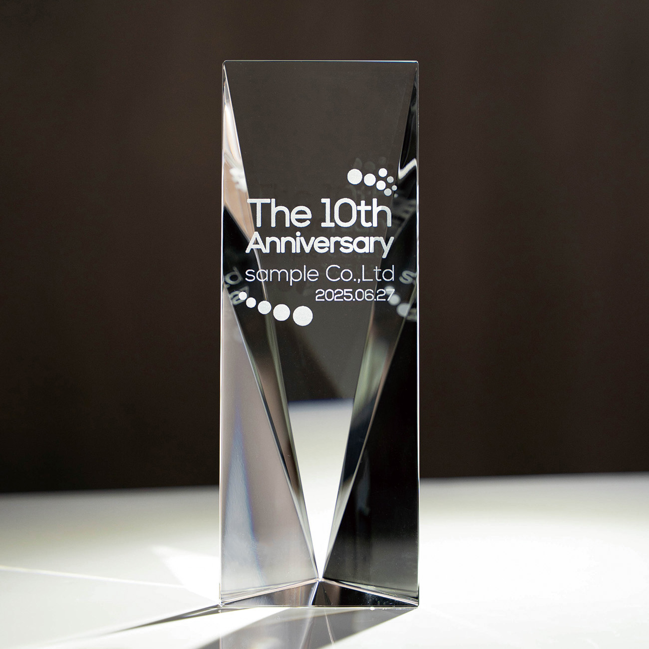 クリスタルトロフィー 内部レーザー彫刻《XC-L-0143_Cサイズ》(高さ