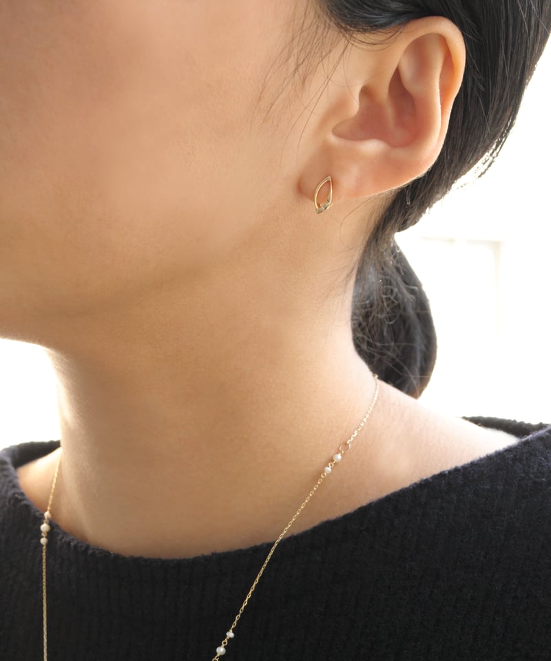 anq.】K10 ・ペタルフープイヤリング ダイヤモンド Lily of the valle