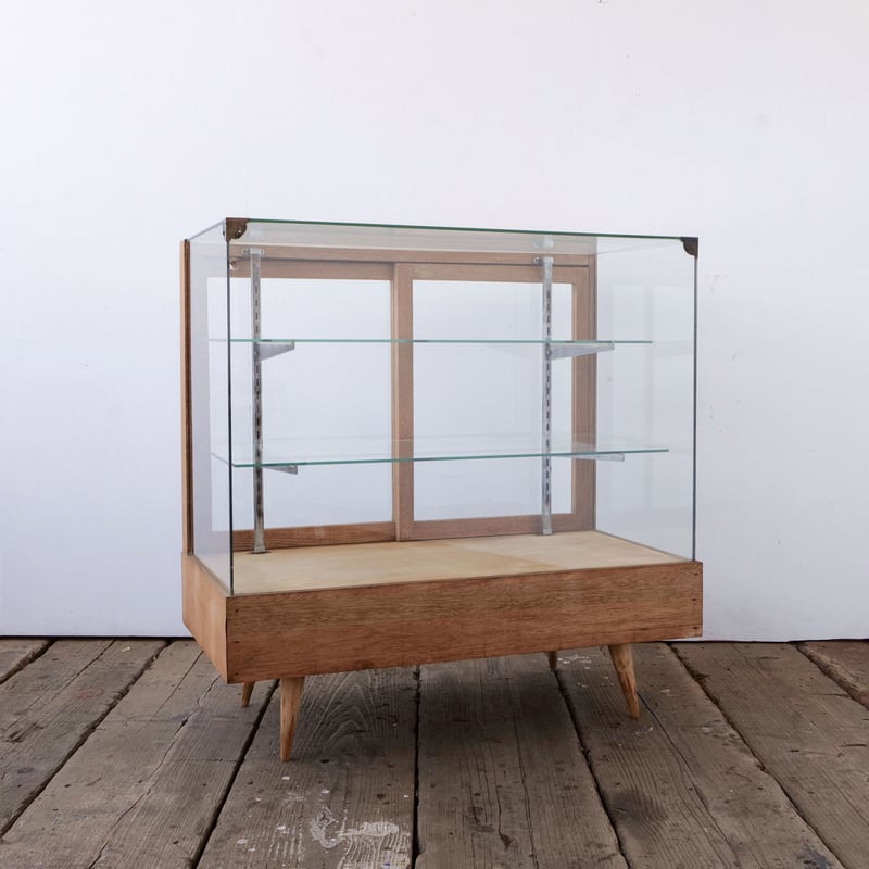 木の温もりと透明感が絶妙なバランスのガラスショーケース/sk.769