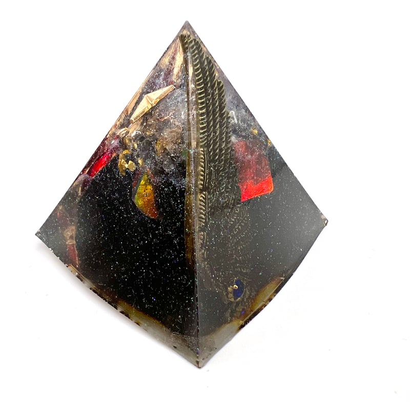 願いを叶えるサポート！】ピラミッド型オルゴナイト・魔除け・開運