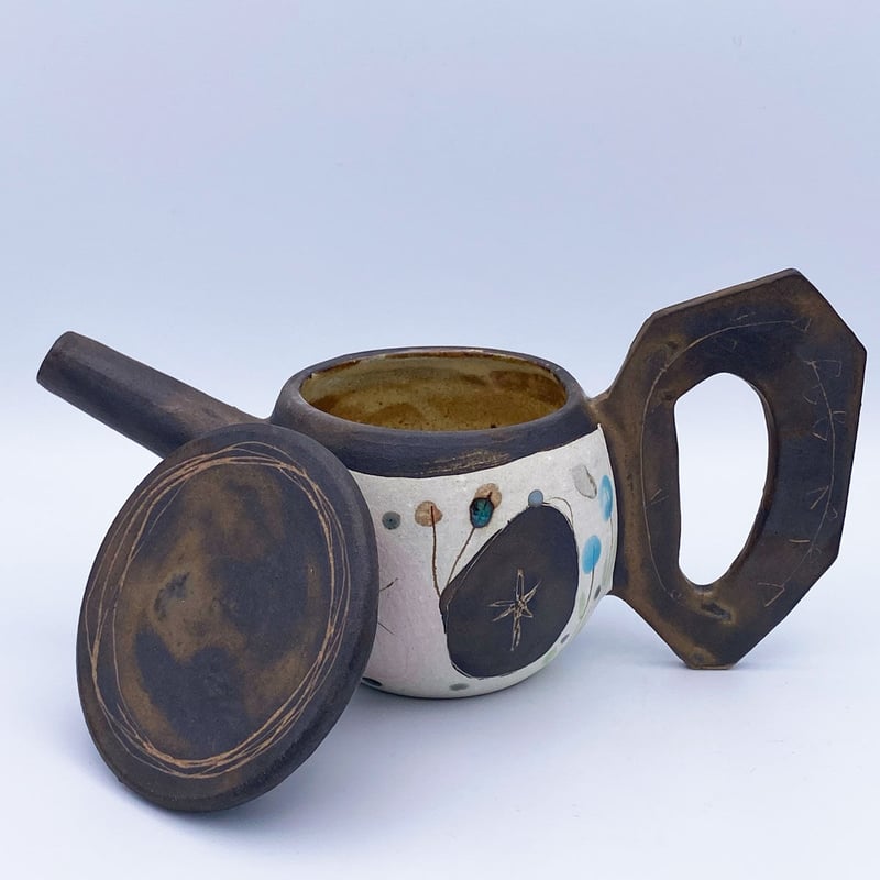 沖縄の陶器・やちむん】 土の種 蝶とお花の絵柄ポット | 沖縄のうつわ