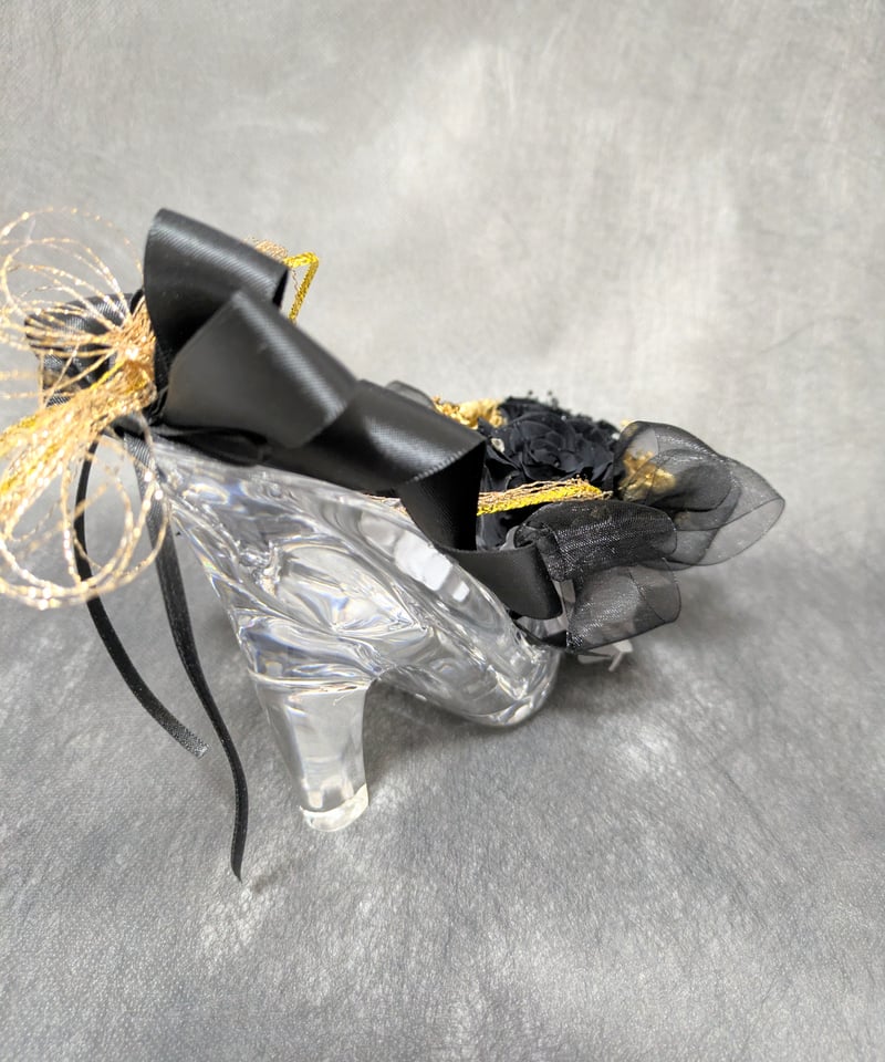 プリザーブドフラワー／ガラスの靴シリーズ黒薔薇とゴールドローズ／黒