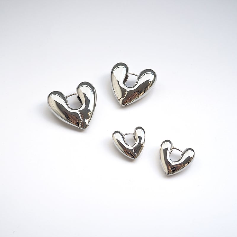 ANNIKA INEZ】HEART HOOPS ラージピアス（シルバー） | goldand