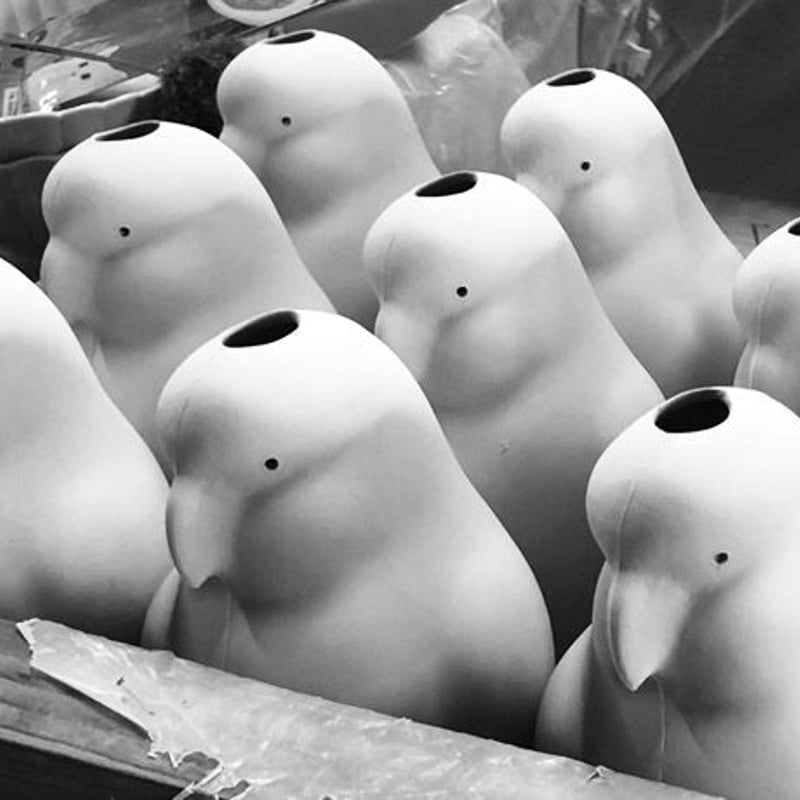 備前吉田焼 白磁のオウム花瓶 | goldandbouncy