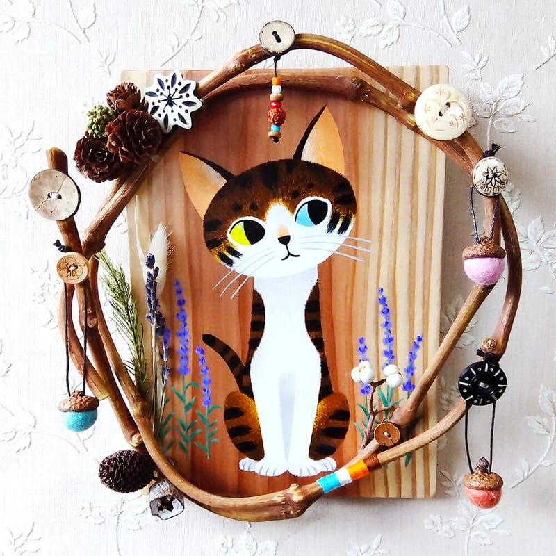 どんぐりオーナメント付き【手描き】キジ白オッドアイ猫の“葡萄枝