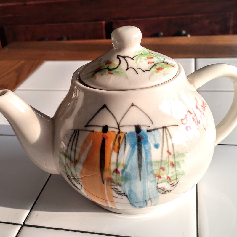 ベトナム バッチャン焼き 茶器セット アオザイ女の子 | Ethnic Tea Salon