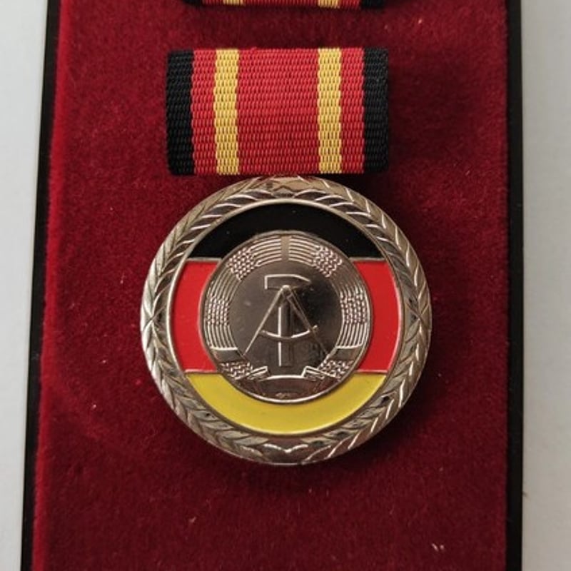 ドイツ民主共和国『DDR功労勲章』略綬・ケースつき 東ドイツ | BARBAROSSA