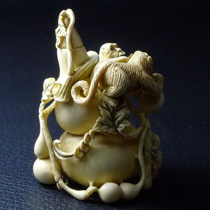 △松山作・本象牙猿彫刻鼻煙壷22g・細密彫刻根付置物△NE10△ | 象牙屋