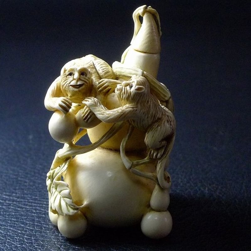 △松山作・本象牙猿彫刻鼻煙壷22g・細密彫刻根付置物△NE10△ | 象牙屋