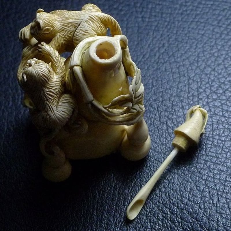 △松山作・本象牙猿彫刻鼻煙壷22g・細密彫刻根付置物△NE10△ | 象牙屋
