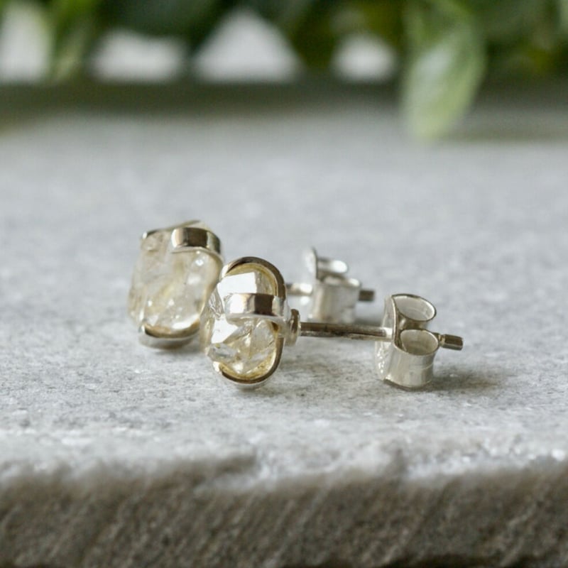 ハーキマーダイヤモンド（水晶）ラフカット（原石）スタッドピアス