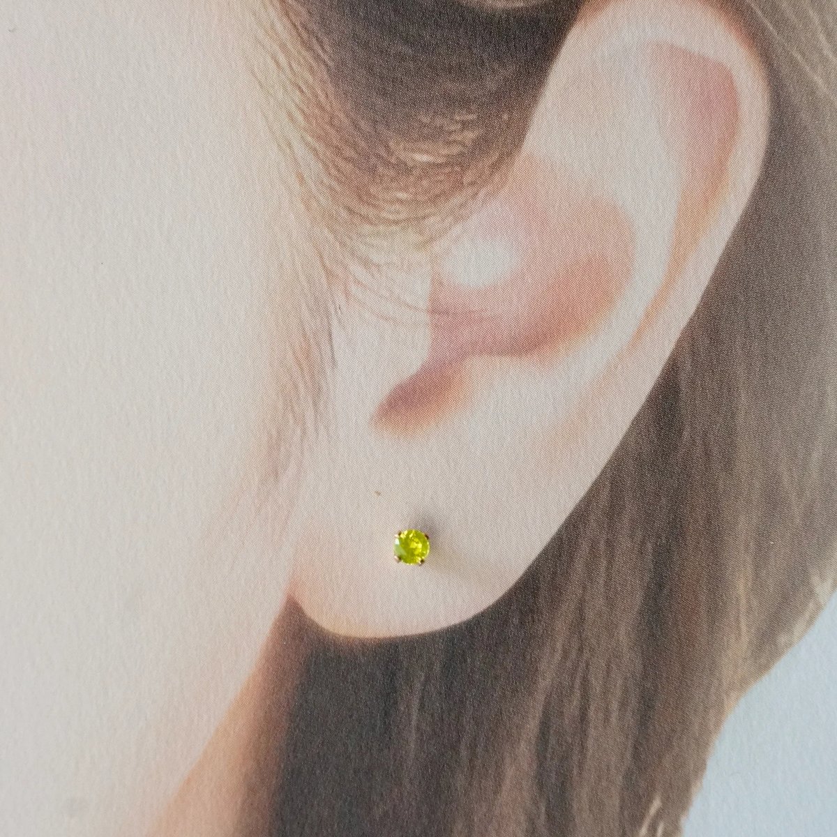 Handmade】蛍光イエロー YAG（人造石） スタッドピアス 14kゴールド