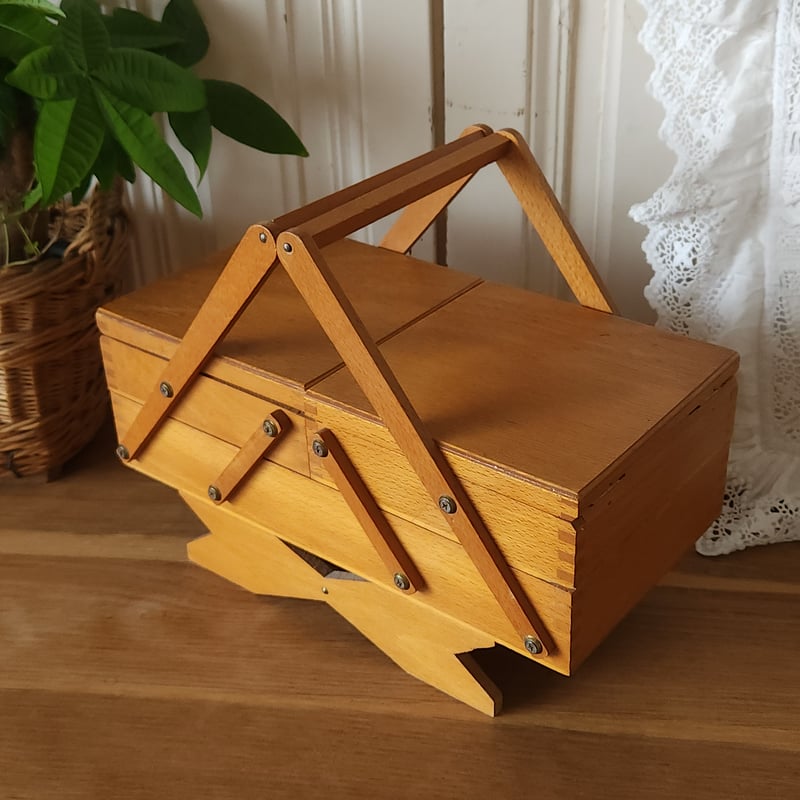 脚付きソーイングボックス | リボンときどきネコ