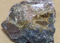 コンゴ産 バンデンブランデアイト ペンダントトップ ラジウム鉱石