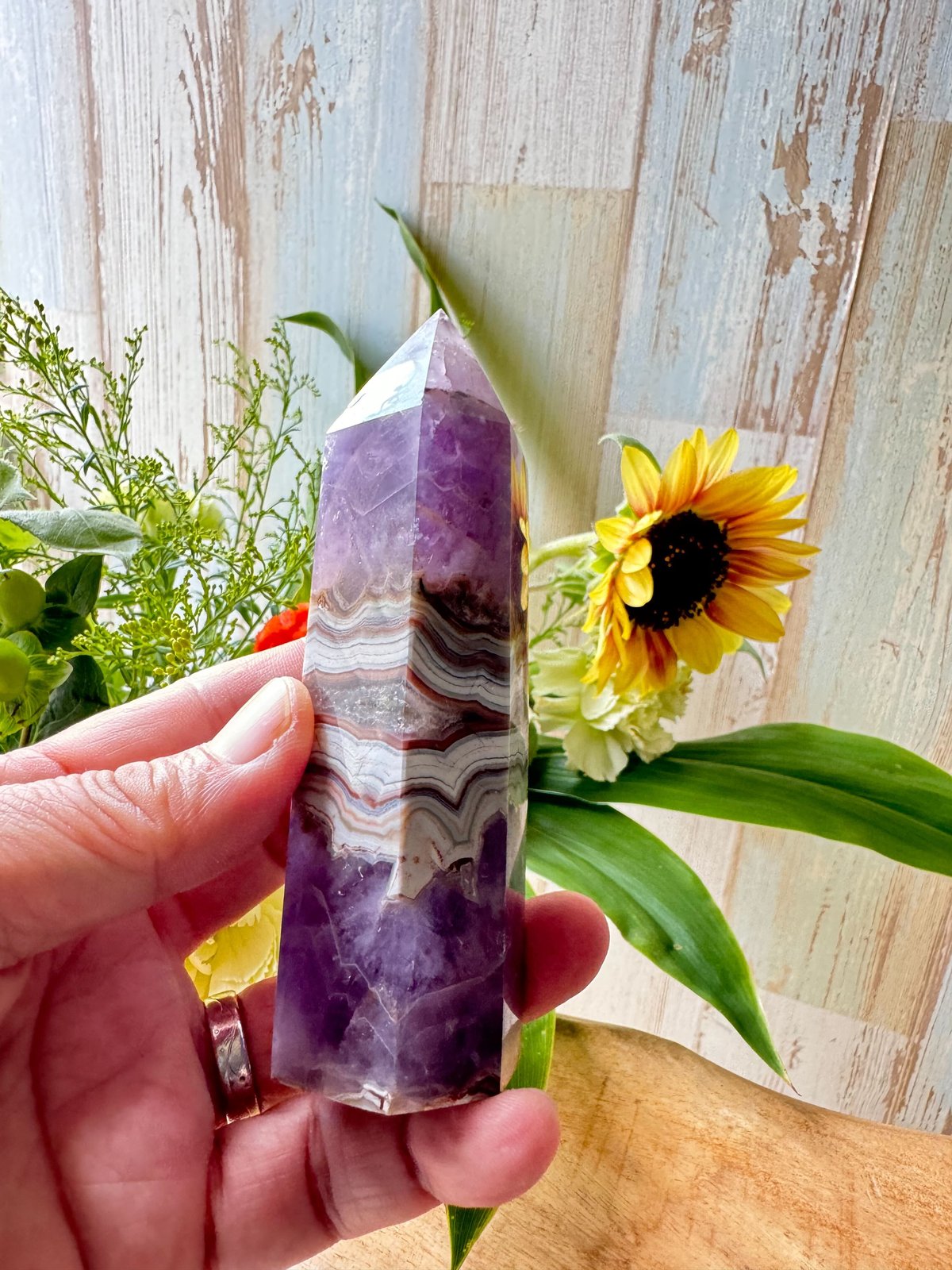 🌟虹の応援団：アメジストと瑪瑙の共生タワー 🌈💜 | Studio Kururi