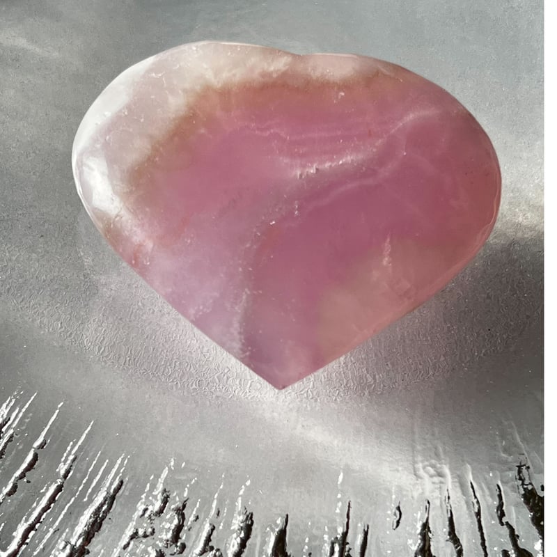 💖ピンクアラゴナイトの愛しさ—心をつなぐハートの石💫 | Studio Kururi