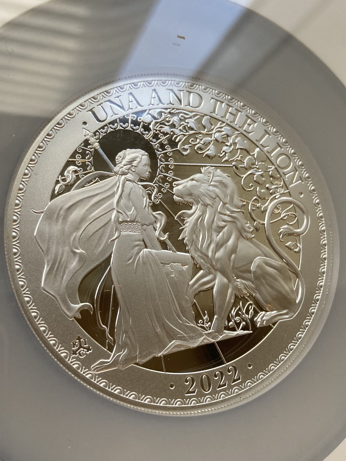 世界で7枚 【NGC鑑定PF70】5オンス銀貨・全身デザイン ウナとライオン