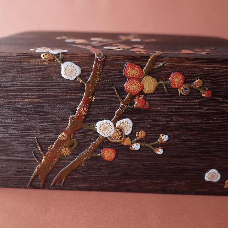 桐箱 紅白梅蒔絵 | 金沢桐工芸 岩本清商店