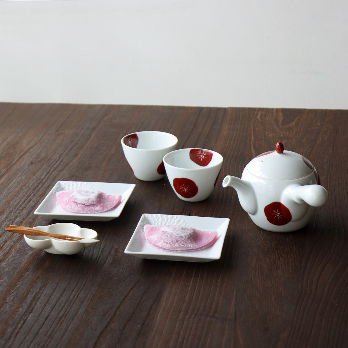 錦赤梅 急須 | 和食器通販 有田焼 山忠｜おしゃれでモダンな和食器を