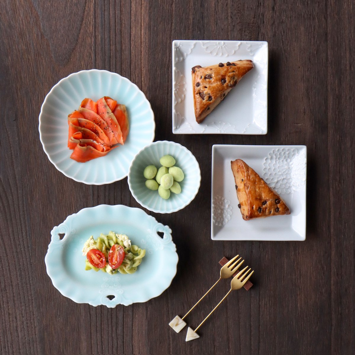 畑萬陶苑 モイスト青磁 菊割取皿 | 和食器通販 有田焼 山忠｜おしゃれ