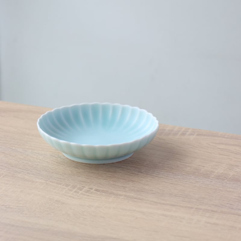 畑萬陶苑 モイスト青磁 菊割取皿 | 和食器通販 有田焼 山忠｜おしゃれ