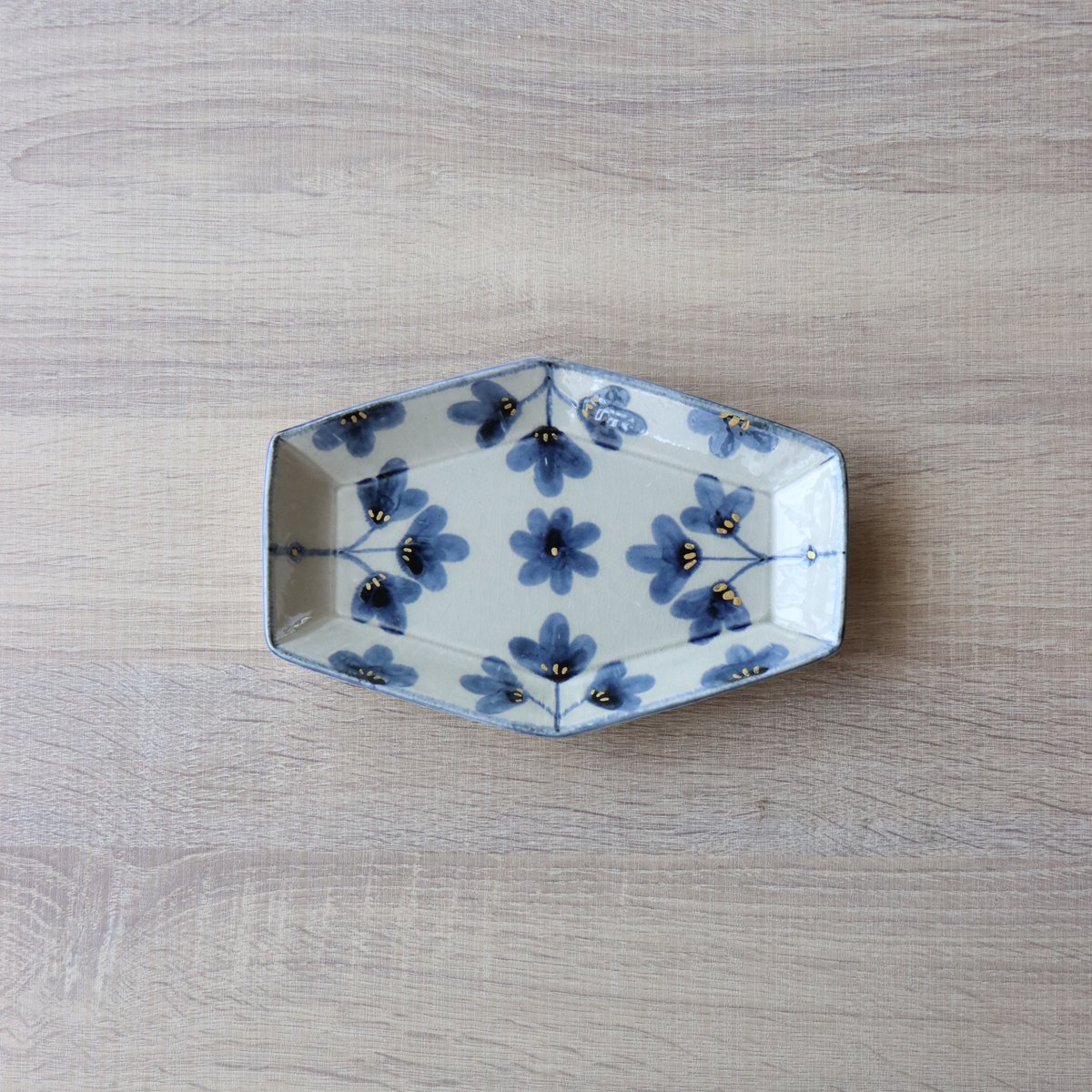 金彩草花紋 六角長皿 | 和食器通販 有田焼 山忠｜おしゃれでモダンな和