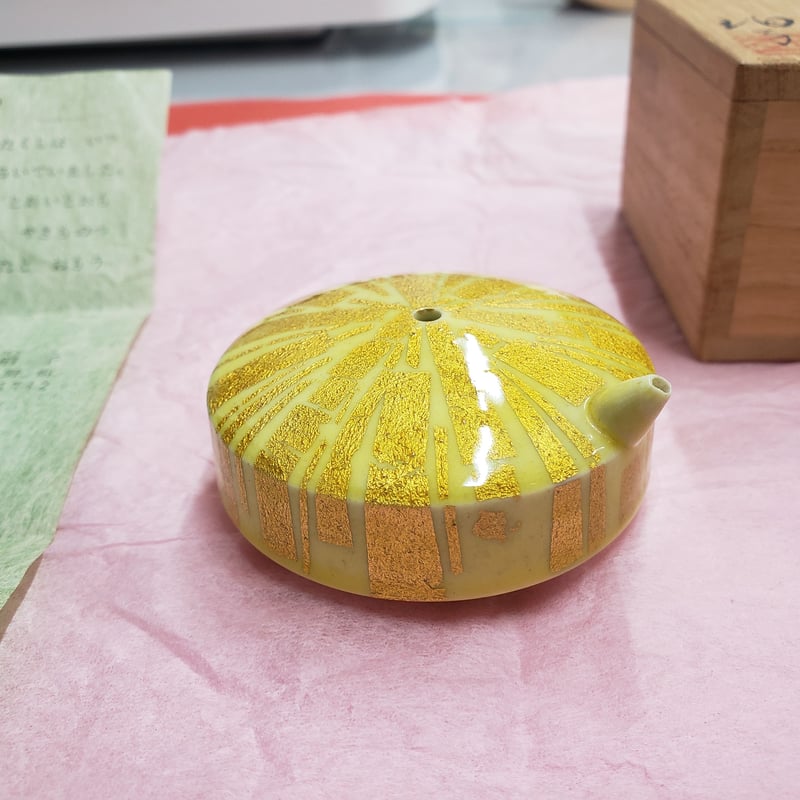 有田焼 小野珀子氏作 釉裏金彩 水滴 一品作 | つちや陶器店