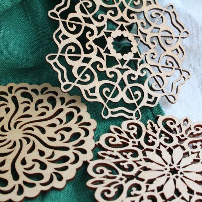 リトアニア製 木製コースター ラウンド 《ロゼット》O-76 | Nord DECO