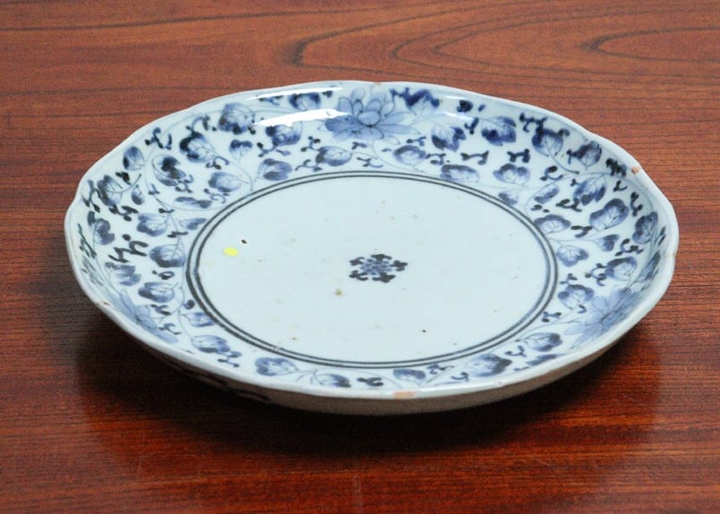 江戸中期染付花唐草図7寸皿① 窯傷 | 吉祥寺PukuPuku