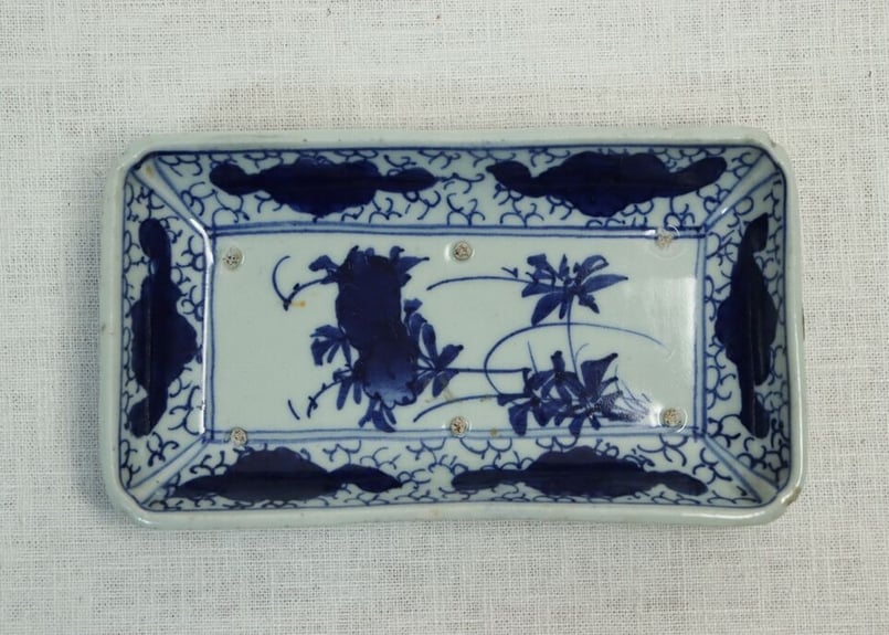 明治前期東北の焼染付牡丹図長皿 がたつき | 吉祥寺PukuPuku