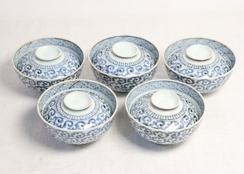 江戸中期染付雲図蓋茶碗5客組 小ニュウ,少甘手,1客高台ホツ | 吉祥寺