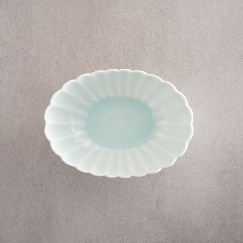 青白磁菊楕円鉢（大） | 鍋島 虎仙窯オンラインストア
