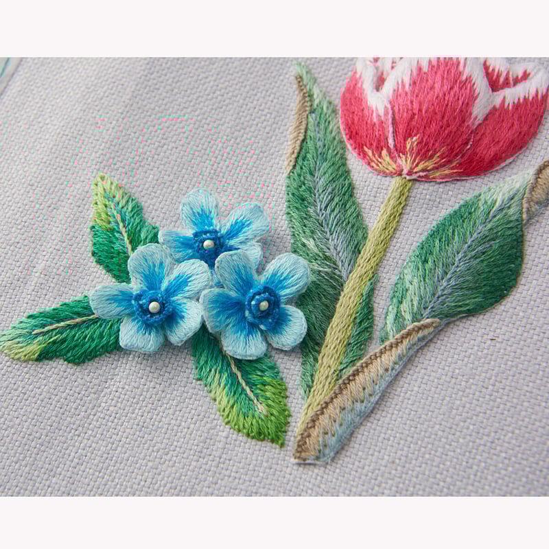 2023年3月発売 立体刺しゅう『フレーム』チューリップと青い花 | 戸塚