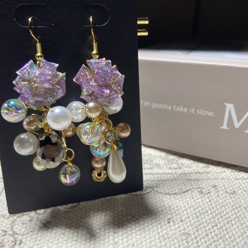 ハンドメイド】真珠ビーズピアス バラ(ディップフラワー) オーロラ
