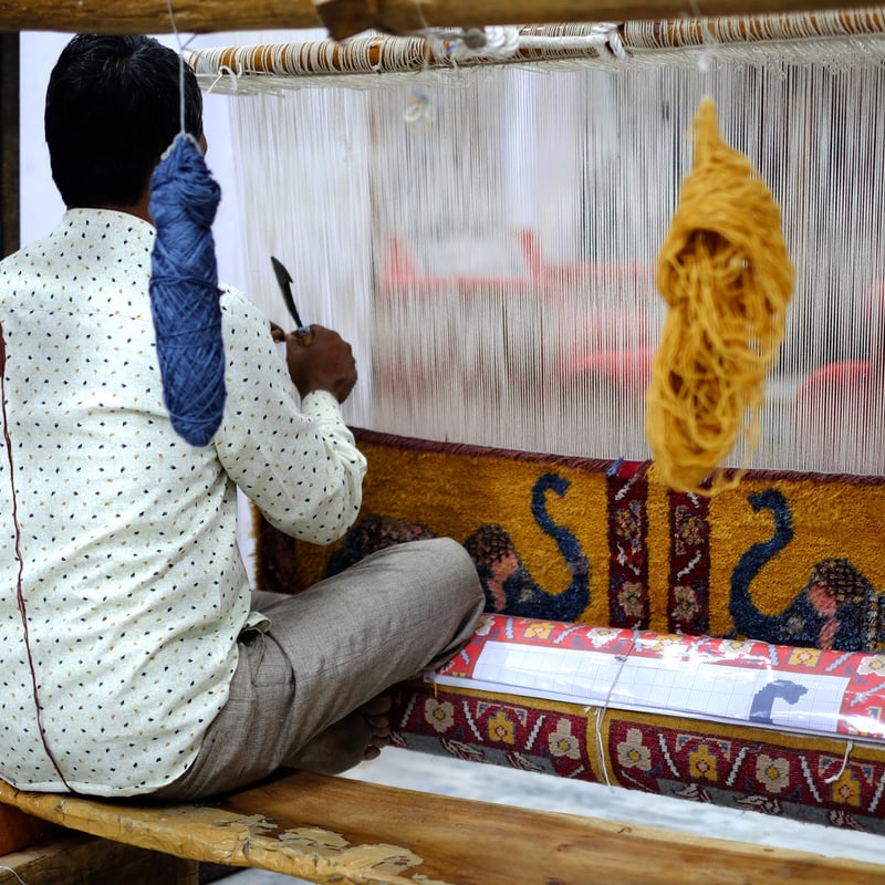 インド 手織り絨毯 シルク ＜約60 x 103 ㎝＞ 象 | インド雑貨のお店