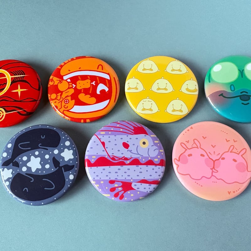 ナナイロ缶バッジ（44ミリ•全7種） | やまさんげ本舗深海支店