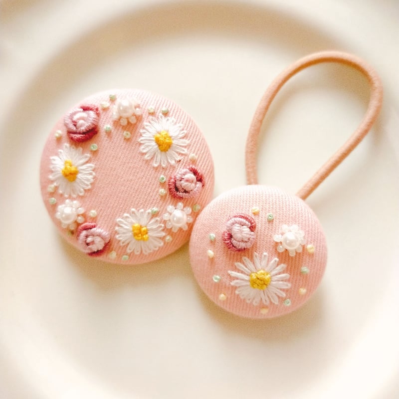 親子お揃い】刺繍アクセサリー&ヘアゴム『マーガレット』 | AMYu cerise