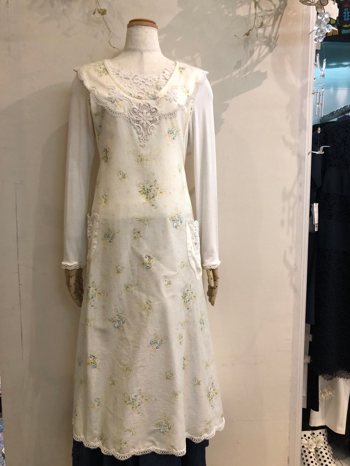 アキアカネ エプロン | さえら POTECHINO マリーアン金沢