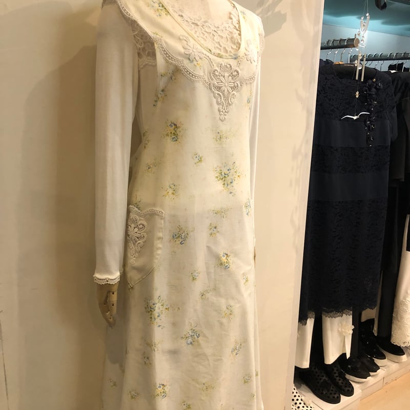 アキアカネ エプロン | さえら POTECHINO マリーアン金沢