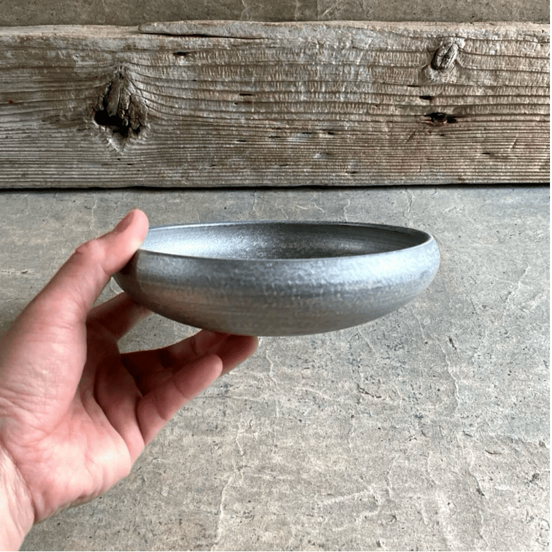 有田焼 陶悦窯 晶雲母銀6寸鉄鉢 | MatsuBokkuri