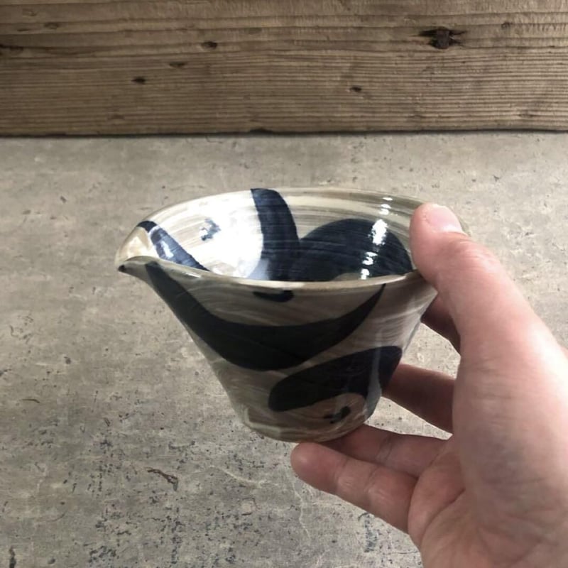 益子焼 粉引刷毛目呉須椿絵片口鉢（大） | MatsuBokkuri