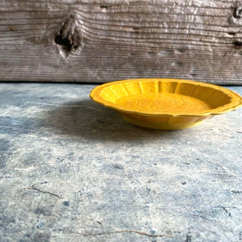 有田焼 福泉窯 黄交跡花鳥彫5寸皿 | MatsuBokkuri