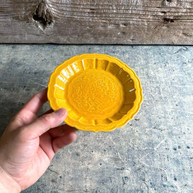 有田焼 福泉窯 黄交跡花鳥彫5寸皿 | MatsuBokkuri