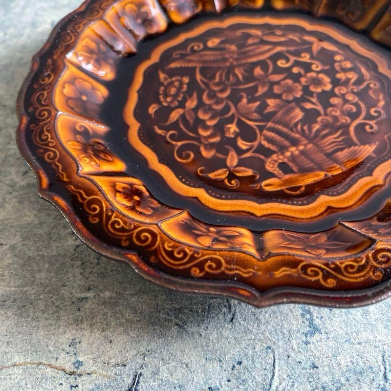 有田焼 福泉窯 飴釉花鳥彫5寸皿 | MatsuBokkuri