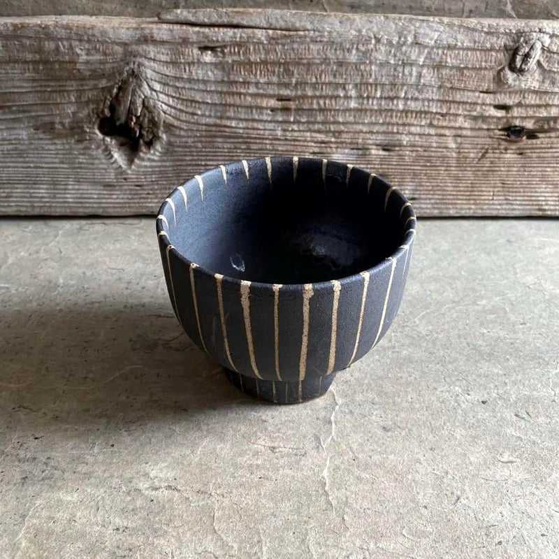 美濃焼 兵山窯 黒錆巻十草切立高台鉢 | MatsuBokkuri