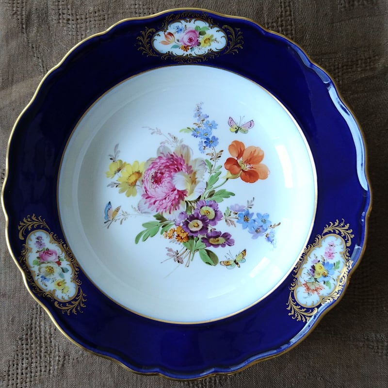 深皿です。1910年マイセンコバルトフォンドドイツフラワー・黄色と